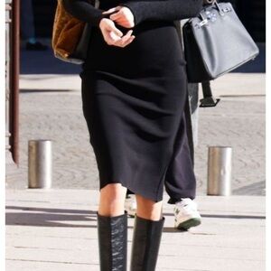 St. John Elegant Black Pencil Skirt Size 6